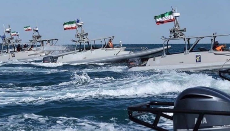 Kapal Perusak AS Kabur dari Selat Hormuz Setelah Serangan Besar Rudal-Drone Iran